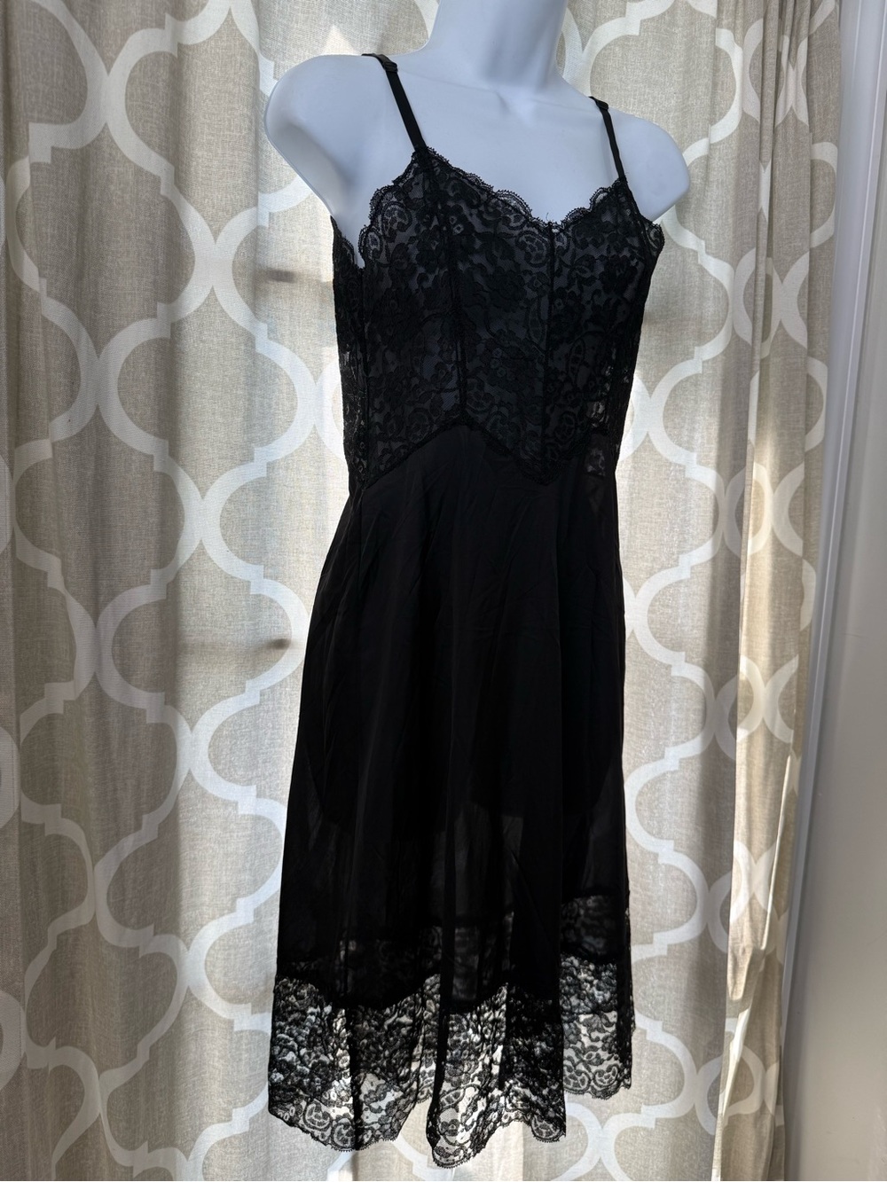 VANITY FAIR 50s Vintage Black Lace Bodice Nylon Full Slip Nightgown